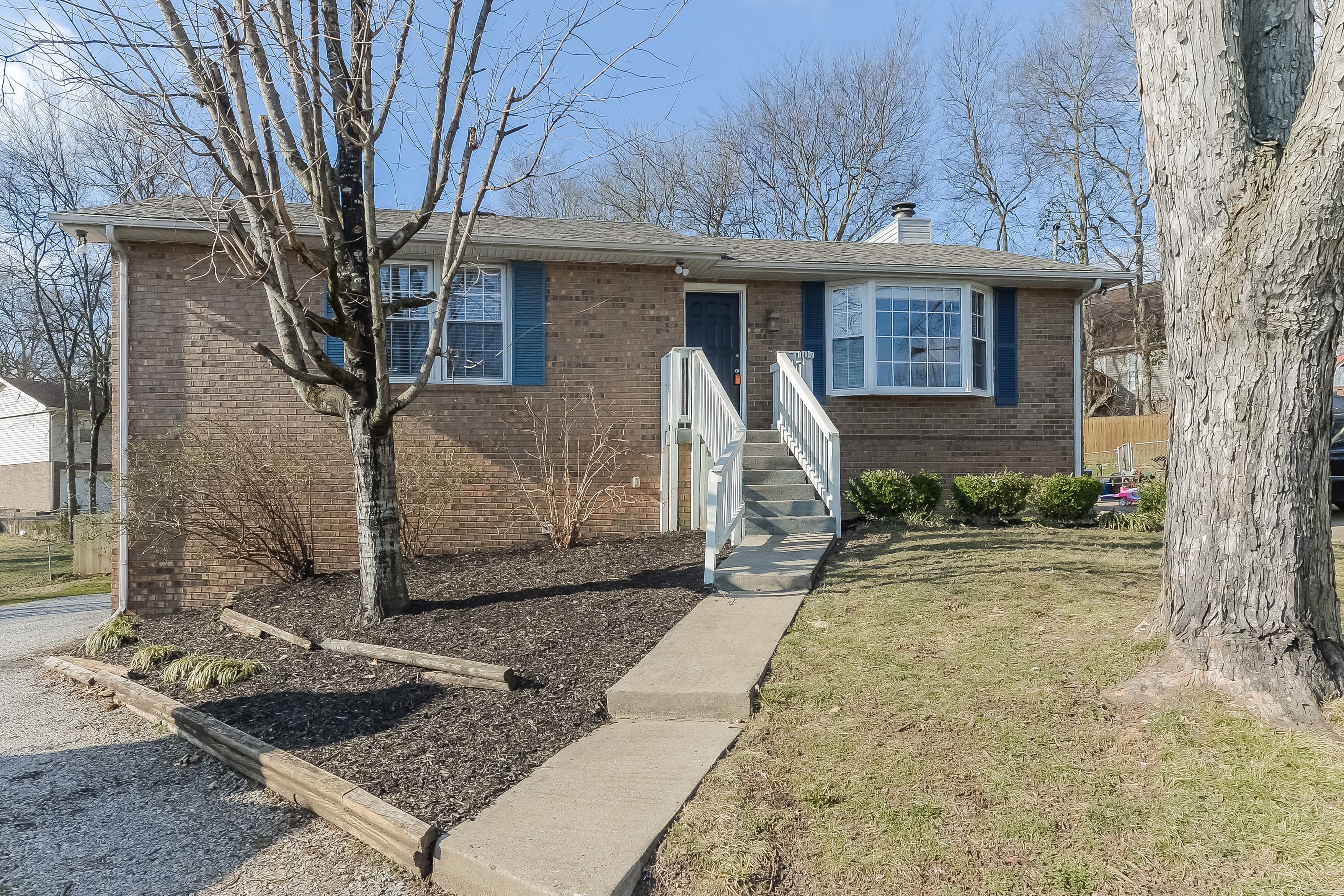107 Valley View Ct Hendersonville, TN 37075